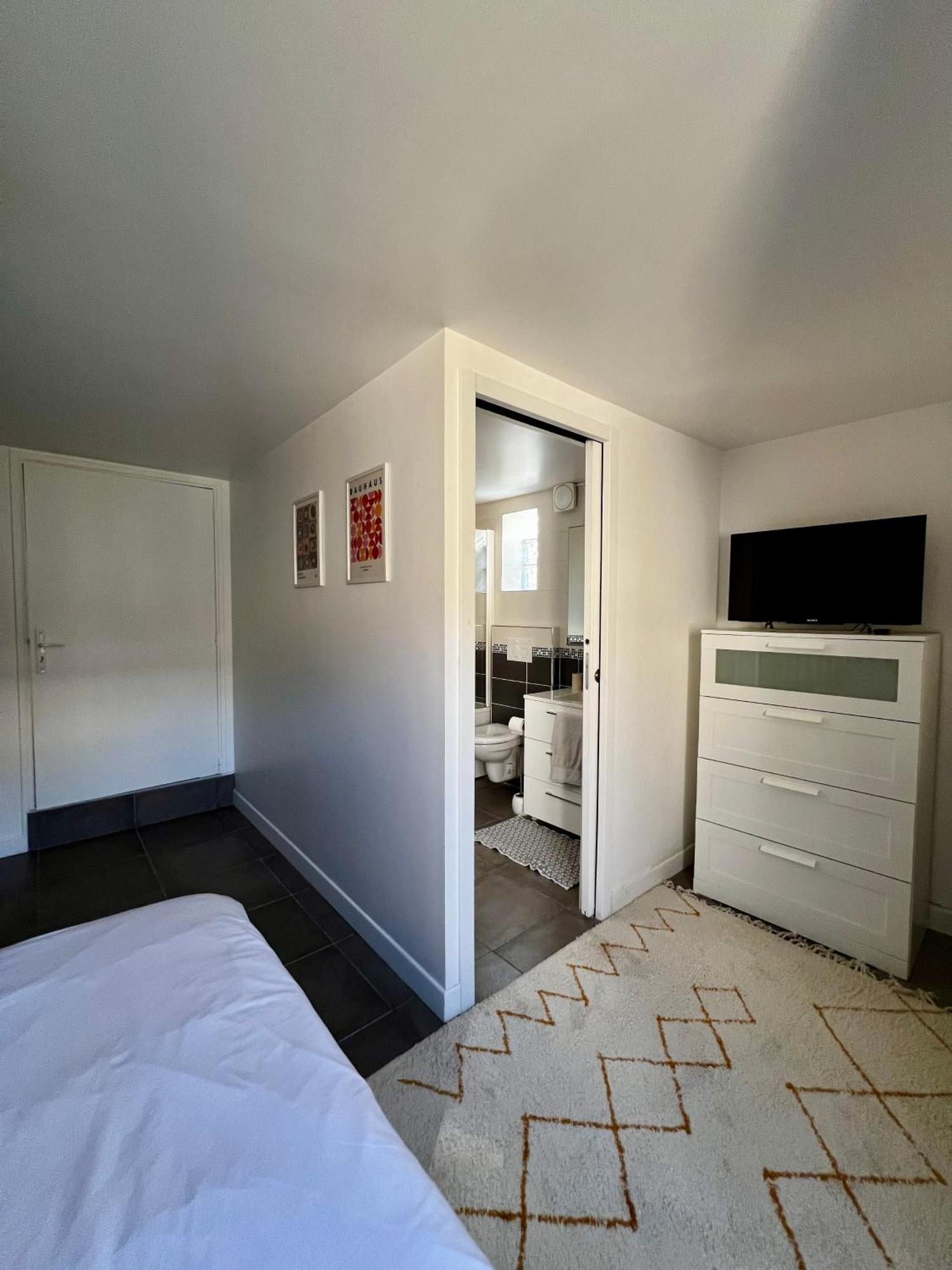 Chambre Dans Maison Meuliere Avec Jardin Chelles  Extérieur photo