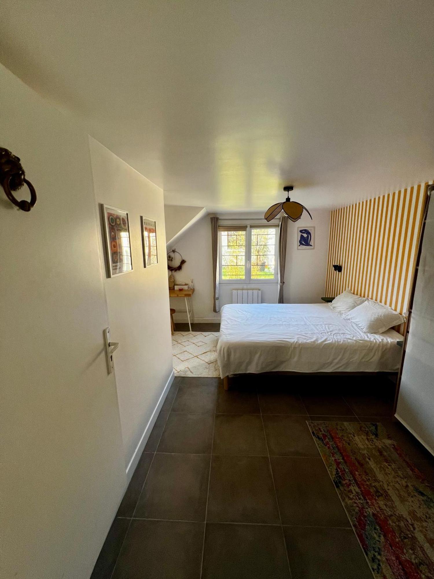 Chambre Dans Maison Meuliere Avec Jardin Chelles  Extérieur photo